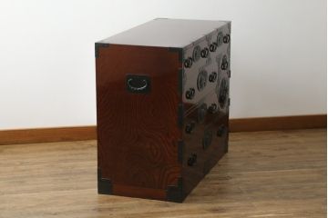 和製ビンテージ　三方欅(ケヤキ)材　唐獅子金具　木地呂塗り　力強い木目と迫力ある唐獅子が目を引く仙台民芸箪笥(仙台箪笥、収納箪笥、和タンス、引き出し、ヴィンテージ)(R-058520)