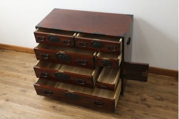 和製ビンテージ　三方欅(ケヤキ)材　唐獅子金具　木地呂塗り　力強い木目と迫力ある唐獅子が目を引く仙台民芸箪笥(仙台箪笥、収納箪笥、和タンス、引き出し、ヴィンテージ)(R-058520)