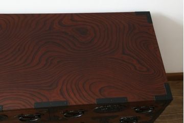 和製ビンテージ　三方欅(ケヤキ)材　唐獅子金具　木地呂塗り　力強い木目と迫力ある唐獅子が目を引く仙台民芸箪笥(仙台箪笥、収納箪笥、和タンス、引き出し、ヴィンテージ)(R-058520)
