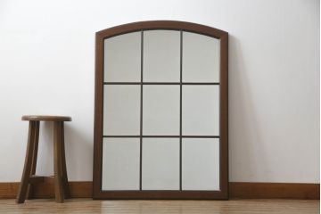 中古　イギリス輸入家具　窓のようなデザインが魅力的なウォールミラー(壁掛け鏡)(R-058524)