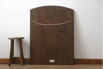 中古　イギリス輸入家具　窓のようなデザインが魅力的なウォールミラー(壁掛け鏡)(R-058524)