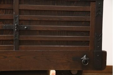 和製アンティーク　前面欅(ケヤキ)材　特大　どっしりとした佇まいが印象的な米沢車箪笥(米沢箪笥、収納棚、キャビネット、水屋箪笥、食器棚)(R-058525)