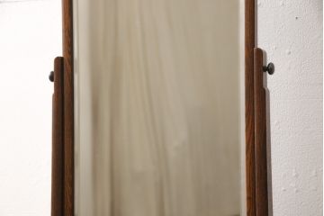 中古　高級品　指物家具　総ケヤキ(欅)材　上品な佇まいが魅力的な漆塗の姿見(ミラー、鏡)(R-058534)