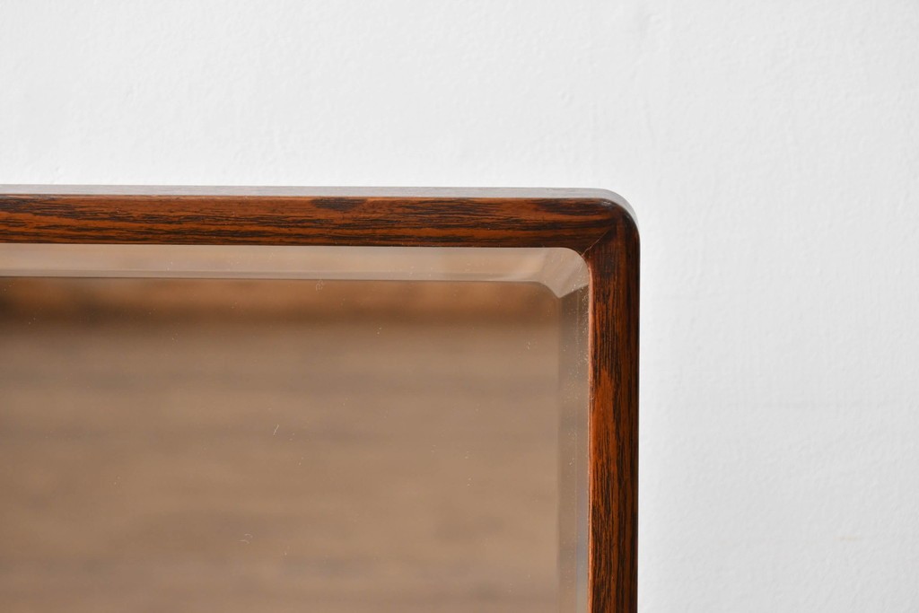 中古　高級品　指物家具　総ケヤキ(欅)材　上品な佇まいが魅力的な漆塗の姿見(ミラー、鏡)(R-058534)