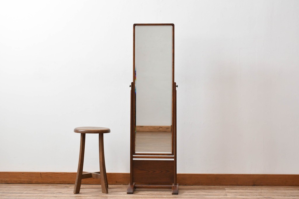 中古　高級品　指物家具　総ケヤキ(欅)材　上品な佇まいが魅力的な漆塗の姿見(ミラー、鏡)(R-058534)