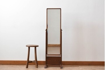 中古　高級品　指物家具　総ケヤキ(欅)材　上品な佇まいが魅力的な漆塗の姿見(ミラー、鏡)(R-058534)
