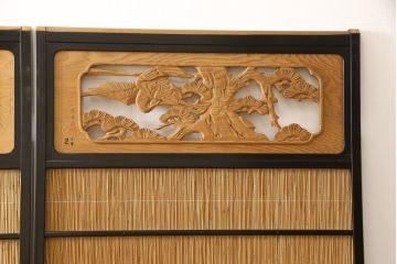 中古　美品　漆塗り　高級品　光月作銘　松に鶴　彫刻・透かし彫り・網代(あじろ)　こだわり尽くした意匠が見事な御簾戸4枚セット(細密木彫、建具、簾戸、簀戸、葭戸、夏障子、すど、葦戸)(R-058535)