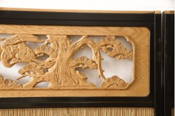 中古　美品　漆塗り　高級品　光月作銘　松に鶴　彫刻・透かし彫り・網代(あじろ)　こだわり尽くした意匠が見事な御簾戸4枚セット(細密木彫、建具、簾戸、簀戸、葭戸、夏障子、すど、葦戸)(R-058535)