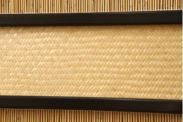 中古　美品　漆塗り　高級品　光月作銘　松に鶴　彫刻・透かし彫り・網代(あじろ)　こだわり尽くした意匠が見事な御簾戸4枚セット(細密木彫、建具、簾戸、簀戸、葭戸、夏障子、すど、葦戸)(R-058535)