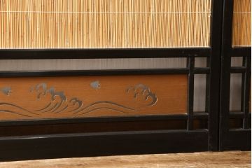 中古　美品　漆塗り　高級品　光月作銘　松に鶴　彫刻・透かし彫り・網代(あじろ)　こだわり尽くした意匠が見事な御簾戸4枚セット(細密木彫、建具、簾戸、簀戸、葭戸、夏障子、すど、葦戸)(R-058535)