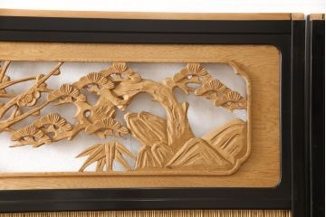 中古　美品　漆塗り　高級品　光月作銘　彫刻・透かし彫り・網代(あじろ)　松竹梅が彫り込まれた縁起の良いデザインが目を惹く御簾戸4枚セット(細密木彫、建具、簾戸、簀戸、葭戸、夏障子、すど、葦戸)(R-058536)