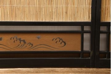 中古　美品　漆塗り　高級品　光月作銘　彫刻・透かし彫り・網代(あじろ)　松竹梅が彫り込まれた縁起の良いデザインが目を惹く御簾戸4枚セット(細密木彫、建具、簾戸、簀戸、葭戸、夏障子、すど、葦戸)(R-058536)