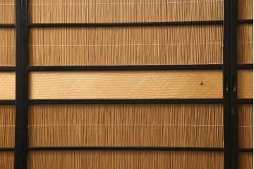 中古　美品　漆塗り　高級品　光月作銘　彫刻・透かし彫り・網代(あじろ)　松竹梅が彫り込まれた縁起の良いデザインが目を惹く御簾戸4枚セット(細密木彫、建具、簾戸、簀戸、葭戸、夏障子、すど、葦戸)(R-058536)