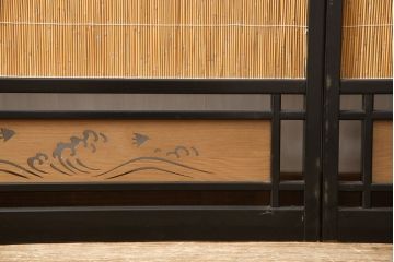 中古　美品　漆塗り　高級品　光月作銘　彫刻・透かし彫り・網代(あじろ)　松竹梅が彫り込まれた縁起の良いデザインが目を惹く御簾戸4枚セット(細密木彫、建具、簾戸、簀戸、葭戸、夏障子、すど、葦戸)(R-058536)