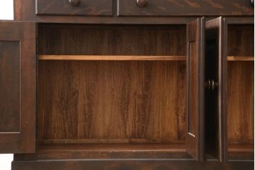 中古　美品　松本民芸家具　波打つデザインがおしゃれな印象を与えるカップボード(食器棚、収納棚、飾り棚)(R-058542)