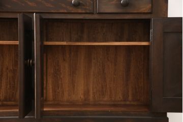 中古　美品　松本民芸家具　波打つデザインがおしゃれな印象を与えるカップボード(食器棚、収納棚、飾り棚)(R-058542)