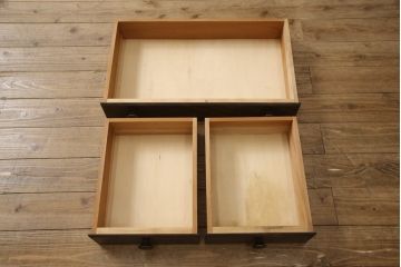 中古　美品　松本民芸家具　波打つデザインがおしゃれな印象を与えるカップボード(食器棚、収納棚、飾り棚)(R-058542)