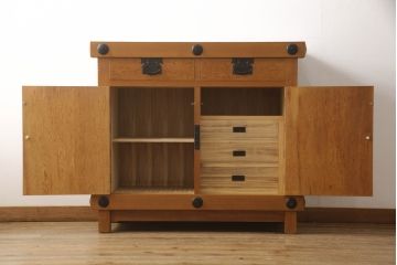 中古　美品　屋久杉・中桐　職人手造り工芸家具　和モダンなサイドボード(キャビネット、収納棚、戸棚、茶箪笥)(R-058543)