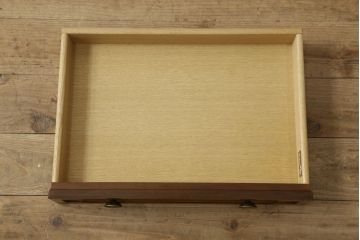 中古　美品　マホガニー材　DREXEL HERITAGE(ドレクセルヘリテイジ)　Triune(トライユン)　上品な佇まいが魅力のナイトテーブル(サイドテーブル、収納棚、キャビネット)(R-058544)