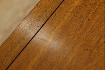 中古　美品　マホガニー材　DREXEL HERITAGE(ドレクセルヘリテイジ)　Triune(トライユン)　上品な佇まいが魅力のナイトテーブル(サイドテーブル、収納棚、キャビネット)(R-058544)