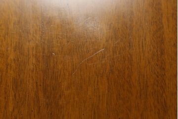 中古　美品　マホガニー材　DREXEL HERITAGE(ドレクセルヘリテイジ)　Triune(トライユン)　上品な佇まいが魅力のナイトテーブル(サイドテーブル、収納棚、キャビネット)(R-058544)