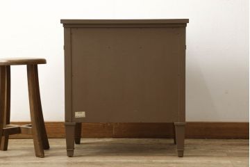 中古　美品　マホガニー材　DREXEL HERITAGE(ドレクセルヘリテイジ)　Triune(トライユン)　上品な佇まいが魅力のナイトテーブル(サイドテーブル、収納棚、キャビネット)(R-058544)