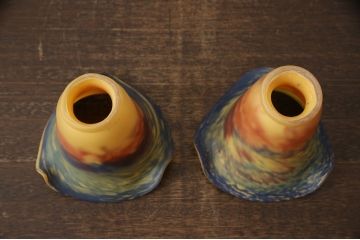 フランス製　サイン有り　ヴィトリフィカシオン彩　葡萄をモチーフにした繊細な装飾が目を惹くテーブルランプ(卓上照明、テーブルライト、テーブルスタンド)(R-058551)