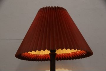 中古　美品　松本民芸家具　赤色の和紙傘が情緒溢れるA型スタンド(シェード、テーブルスタンド、卓上照明、テーブルライト)(R-058552)