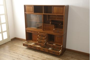 中古　国産　上手物!!　職人手造り家具　欅(ケヤキ)材　和の風格を感じる大型茶箪笥(茶棚、キャビネット、戸棚、収納棚)(R-058558)