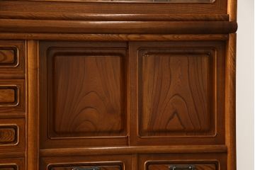 中古　国産　上手物!!　職人手造り家具　欅(ケヤキ)材　和の風格を感じる大型茶箪笥(茶棚、キャビネット、戸棚、収納棚)(R-058558)