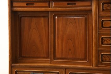 中古　国産　上手物!!　職人手造り家具　欅(ケヤキ)材　和の風格を感じる大型茶箪笥(茶棚、キャビネット、戸棚、収納棚)(R-058558)
