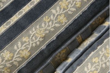 中古　美品　神戸洋家具　メープル不二屋　優雅な佇まいが魅力的な2人掛けソファ(ラウンジソファ、二人掛け、2P)(R-058566)
