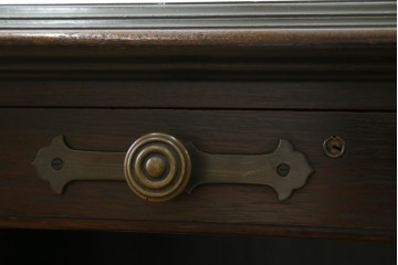 アメリカビンテージ　立派な造りのツイストレッグプレジデントデスク　(R-058570)