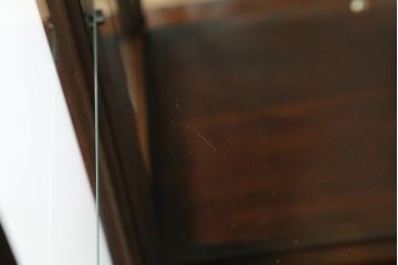 中古　超美品　松本民芸家具　特注品　三面ガラス　シックでクラシカルな佇まいが魅力的なキュリオケース(キャビネット、ガラスケース、ショーケース、飾り棚、食器棚、陳列棚、店舗什器)(定価約96万円)(R-058572)