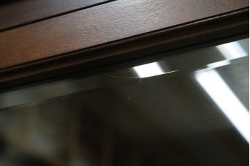 中古　超美品　松本民芸家具　特注品　三面ガラス　シックでクラシカルな佇まいが魅力的なキュリオケース(キャビネット、ガラスケース、ショーケース、飾り棚、食器棚、陳列棚、店舗什器)(定価約96万円)(R-058572)