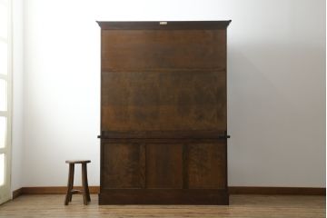 中古　超美品　松本民芸家具　特注品　三面ガラス　シックでクラシカルな佇まいが魅力的なキュリオケース(キャビネット、ガラスケース、ショーケース、飾り棚、食器棚、陳列棚、店舗什器)(定価約96万円)(R-058572)