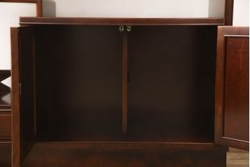 中古　美品　モリシゲ(MORISHIGE/森繁)　品のある佇まいが上質な和の空間にぴったりな、モダンな茶棚(飾り棚、茶箪笥、戸棚)(R-058573)