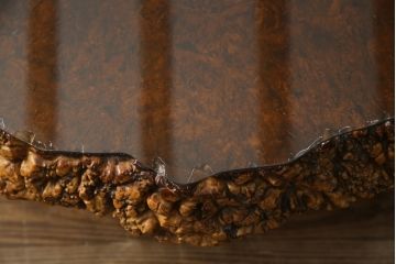 中古　大振り!　極厚天板　カリン材(花梨材)　貴重な鳥眼杢の木肌が魅力的な座卓(ローテーブル)(R-058576)