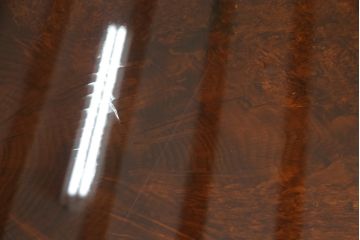 中古　大振り!　極厚天板　カリン材(花梨材)　貴重な鳥眼杢の木肌が魅力的な座卓(ローテーブル)(R-058576)
