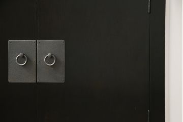 中古　国産　職人手造り家具　和モダンな雰囲気を醸し出す、珍しいデザインの収納棚(収納タンス、箪笥、サイドボード、戸棚)(R-058586)