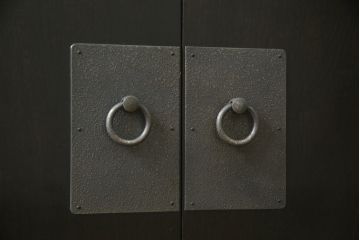 中古　国産　職人手造り家具　和モダンな雰囲気を醸し出す、珍しいデザインの収納棚(収納タンス、箪笥、サイドボード、戸棚)(R-058586)