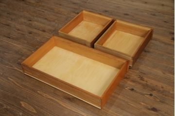 中古　美品　松本民芸家具　西洋の伝統的なデザインをモチーフにしたリネン型食器棚(キャビネット、カップボード、収納棚、戸棚)(定価約142万円)(R-058587)