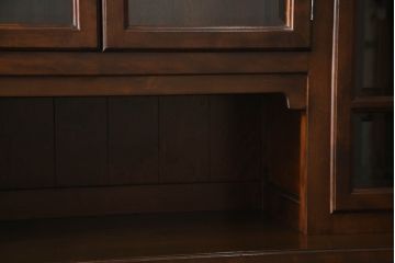 中古　美品　松本民芸家具　西洋の伝統的なデザインをモチーフにしたリネン型食器棚(キャビネット、カップボード、収納棚、戸棚)(定価約142万円)(R-058587)