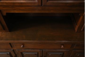 中古　美品　松本民芸家具　西洋の伝統的なデザインをモチーフにしたリネン型食器棚(キャビネット、カップボード、収納棚、戸棚)(定価約142万円)(R-058587)