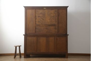 中古　美品　松本民芸家具　西洋の伝統的なデザインをモチーフにしたリネン型食器棚(キャビネット、カップボード、収納棚、戸棚)(定価約142万円)(R-058587)