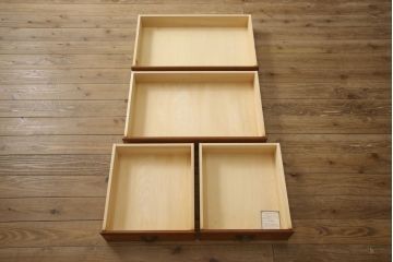 中古　美品　横浜ダニエル(daniel)　天板リメイク　クラシカルな佇まいが目を引くサイドボード(キャビネット、リビングボード、収納棚)(R-058590)