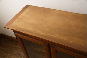 中古　美品　横浜ダニエル(daniel)　脚(台輪)付きリメイク　クラシカルな佇まいが魅力的なキャビネット(サイドボード、収納棚、戸棚)(R-058591)