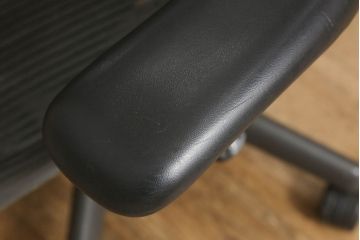 中古　Hermanmiller(ハーマンミラー社)　Bサイズ　座り心地を追求したアーロンチェア(オフィスチェア、アームチェア、ワークチェア)(R-058593)