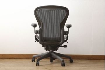 中古　Hermanmiller(ハーマンミラー社)　Bサイズ　座り心地を追求したアーロンチェア(オフィスチェア、アームチェア、ワークチェア)(R-058593)