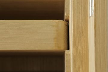 中古　美品　伝統工芸士　田澤謙介作　かくし付き　落ち着きを感じるシックなデザインの金具が印象的な加茂総桐箪笥(大丸、総桐たんす、着物箪笥、チェスト、引き出し)(R-058594)